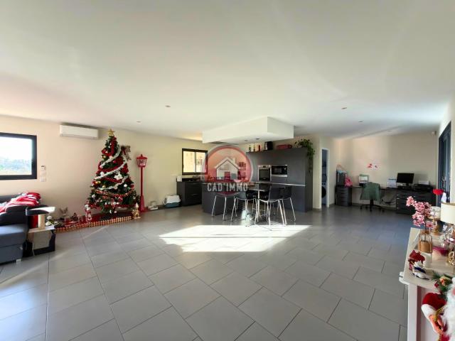 Maison plain pied 160m², 5 chambres, proche Bergerac