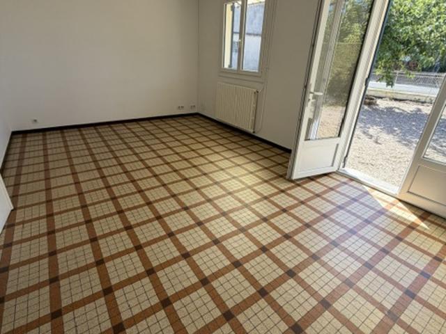 MAISON PLAIN PIED 2 CHAMBRES PLEIN CENTRE AVEC GARAGE