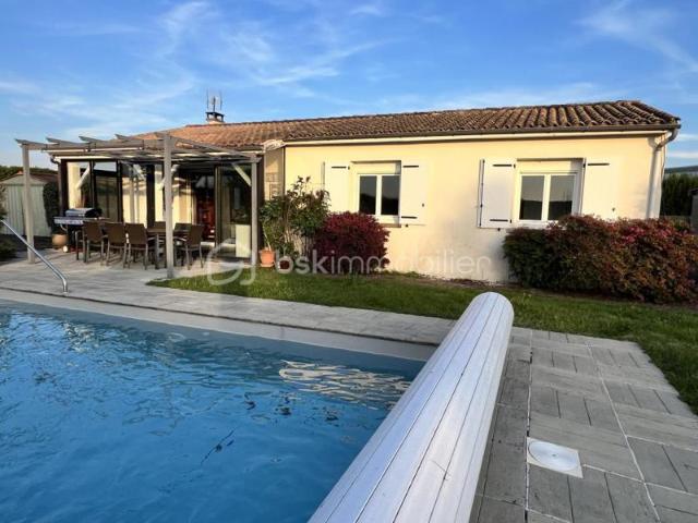 MAISON PLAIN PIED 3 A 4 CHAMBRES PISCINE TERRAIN