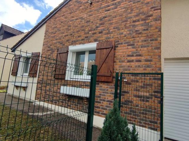 Maison plain pied T5/103,74 m²/3 ch à EPONE Loyer: 1665€