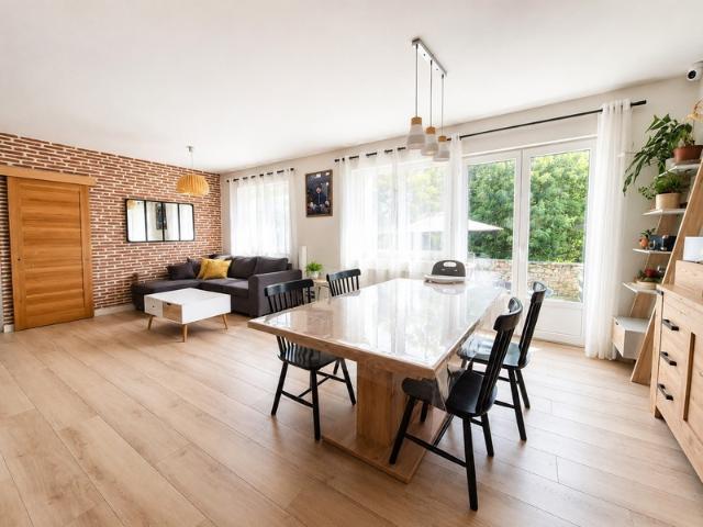 Maison plain pied, à vendre 4 pièces SAINTE SUZANNE ET CHAMMES 53