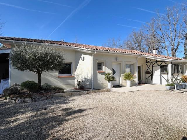 Maison plain pied au centre du village