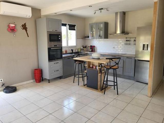 Maison plain pied avec garage et piscine