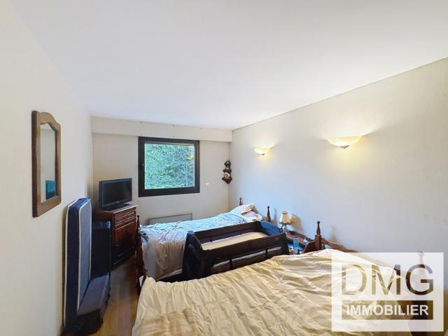 Maison plain pied avec garages sur 1297m2 de parcelle
