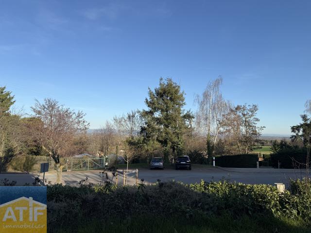 MAISON PLAIN PIED CENTRE VILLAGE PROCHE AUTOROUTE A89