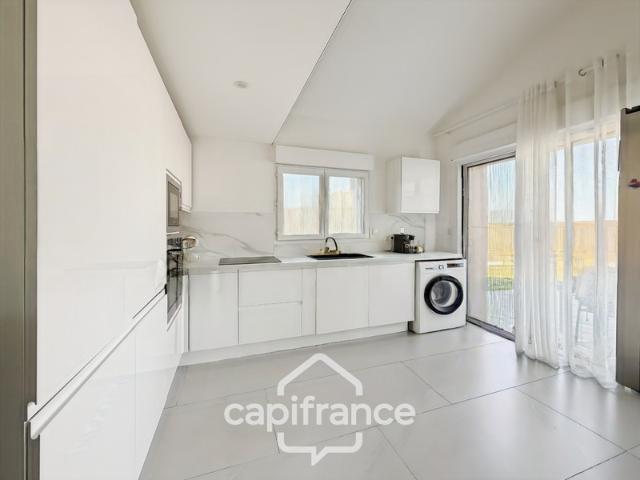Maison plain pied de 65,4m² à vendre à BEAUSEMBLANT 26
