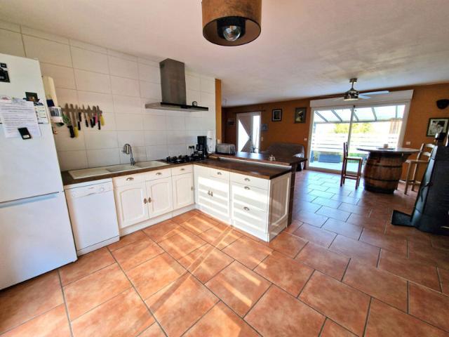 Maison plain pied de 129 m2 habitables, dans un cadre verdoy