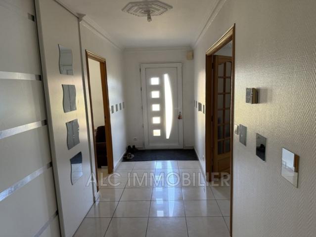 Maison plain pied de 129 m² à Saint Paterne Le Chevain
