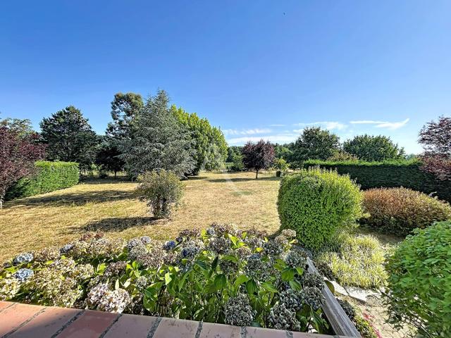 Maison plain pied de 229 m² avec 5 chambres, sous sol comple. 229m² Prayssac