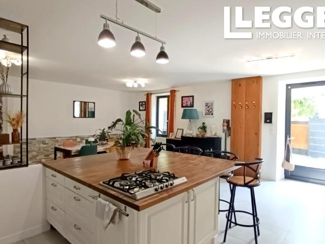 Maison plain pied en pierre rénovée 4 chambres, jardin et dépendance