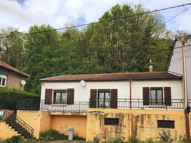 MAISON PLAIN PIED, SURELEVEE PROCHE FRONTIERES