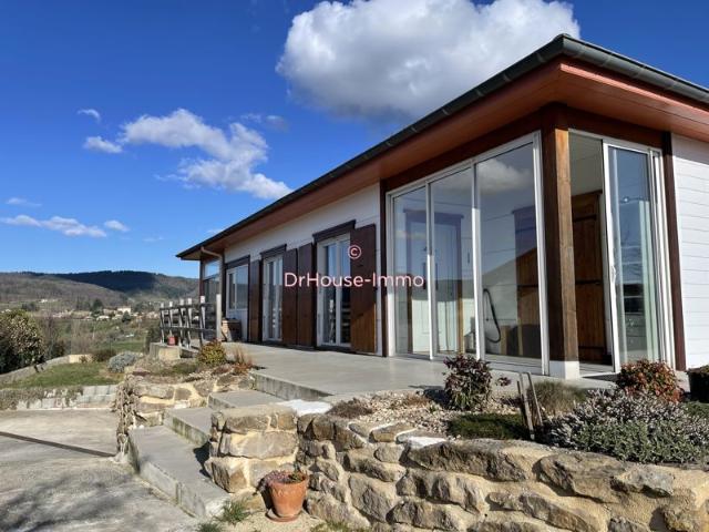 Maison plein pied de 92m², deux chambres, sur 627m², attenant, avec sous sol et véranda