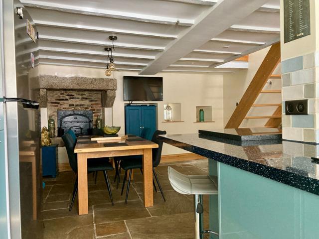 Maison principale + annexe/gîte, garage, dépendance sur beau terrain de 2000m²