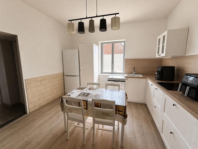 MAISON PRINCIPALE AVEC DEUX APPARTEMENTS ET JARDIN