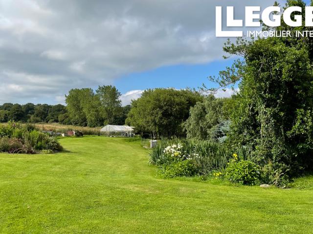 Maison principale avec 2 gîtes, magnifiquement présentés, et situés dans plus que 11 000m2 de terrain