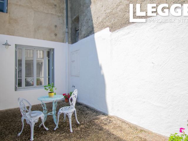 Maison principale ou secondaire idéale avec 4 chambres, 2 salles de bain et une cours