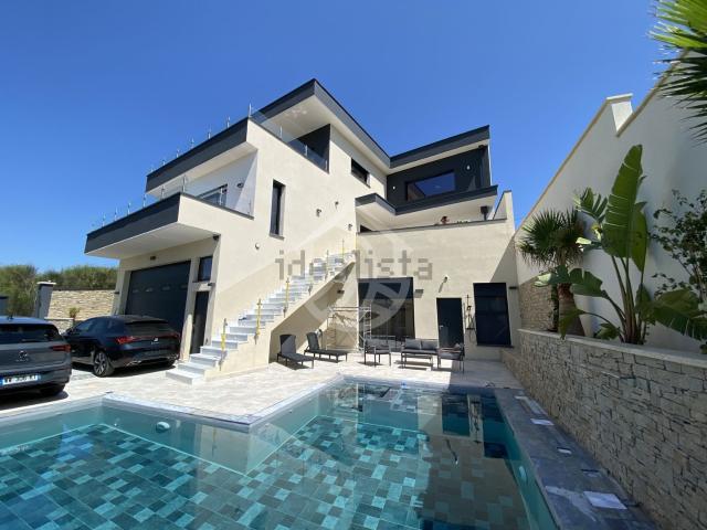 Maison, Privas
