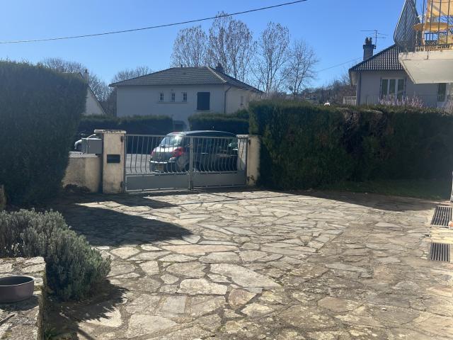 Maison proche PEYROLLES
