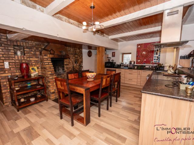 PROCHE PONTARLIER DIRECTION BESANCON: MAISON DE CARACTERE