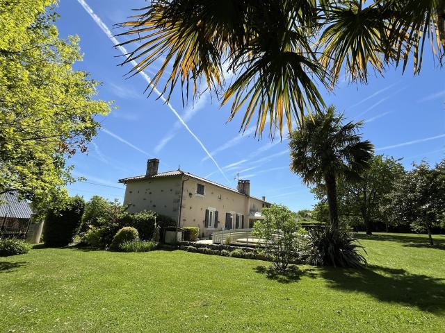 Maison Proche Rouillé 86 212m² Rouillé