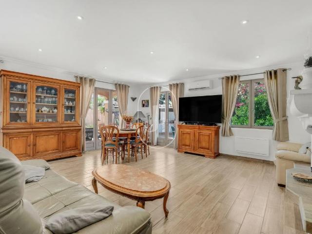 Maison provençale dans domaine privé à vendre à Sainte Maxim. 174m² Sainte Maxime
