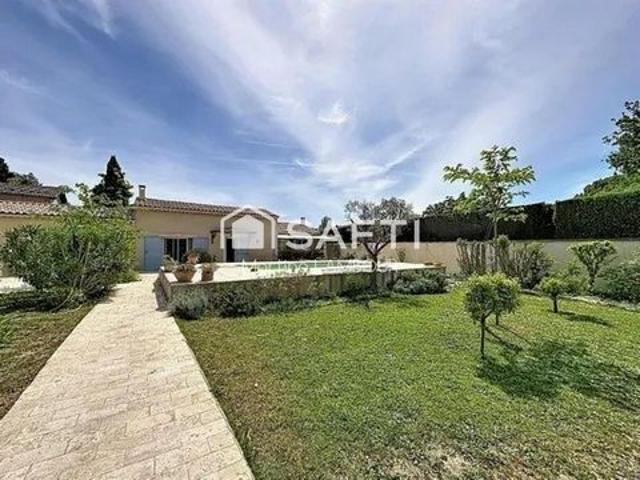 Maison provençale T5 de plain pied avec terrasses jardin arboré et piscine