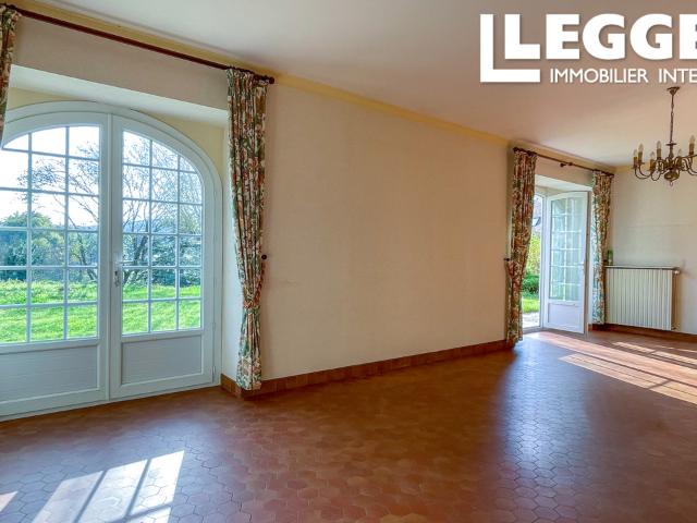 Maison quercynoise 5 chambres avec dépendances, calme, rivière, et nature – Meyronne