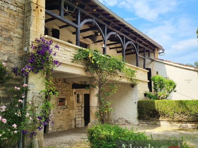 Maison Quercynoise Avec Un Gîte Et 2 Chambres Dhotes 220m² Aujols