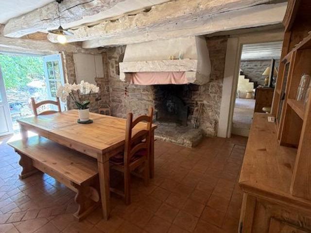 Maison Quercynoise de caractère en TBE sur 2024m2 de terrain. 77m² Saillac