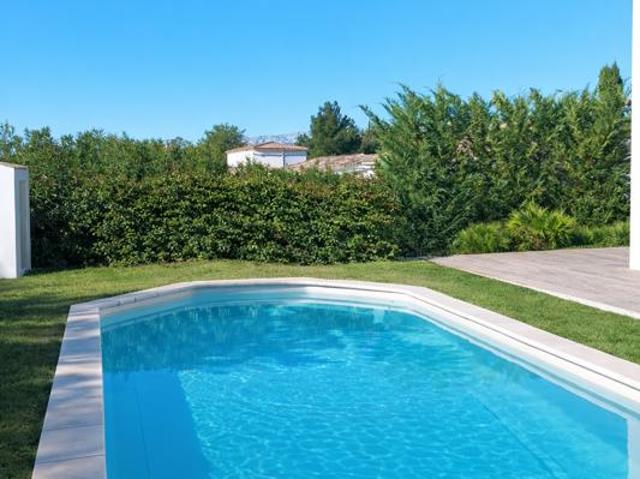 Maison R+1 T5/6 2013 900 m2 de terrain, piscine, suite par
