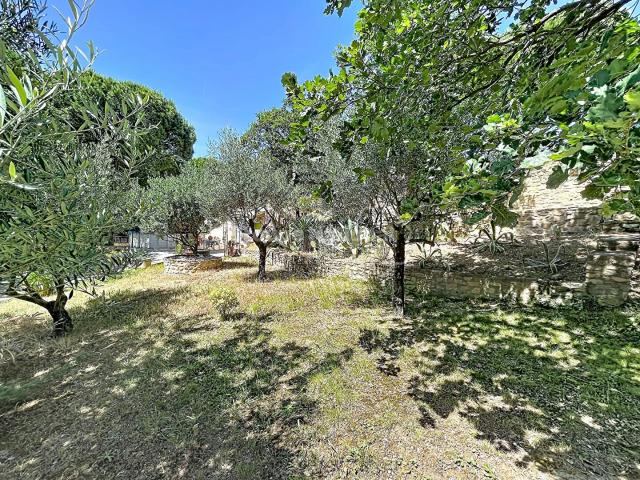Maison Rochegude 8 pièce s 188m2 avec gite, terrain paysagé. 188m² Rochegude