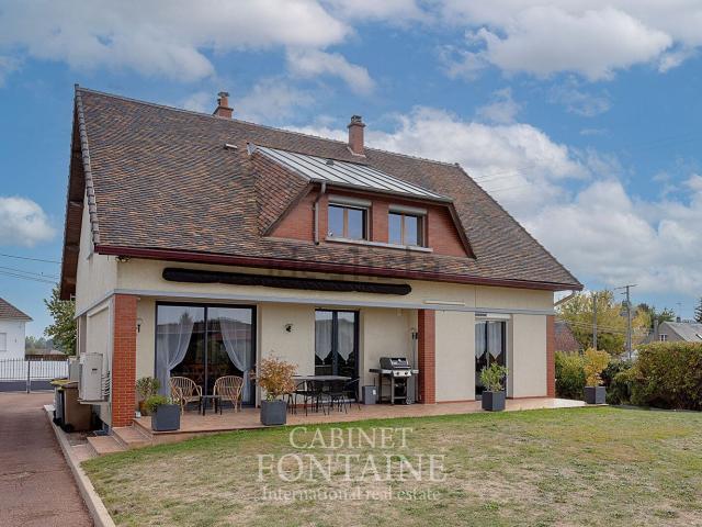 Maison, Rochy Condé