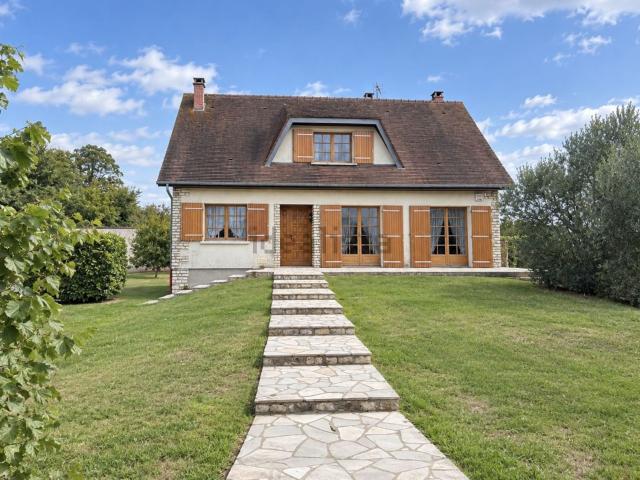 Maison, Rochy Condé