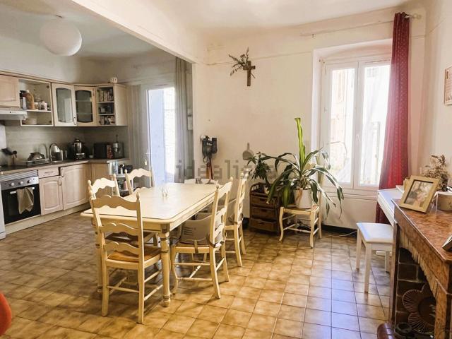 Maison, Rognes