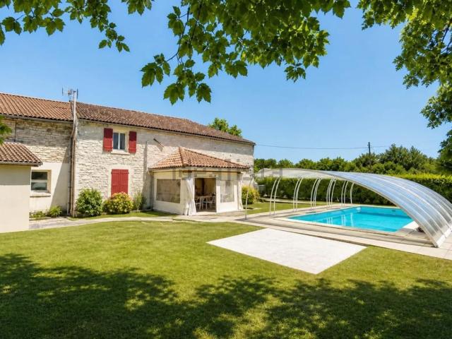 Maison, Romazières