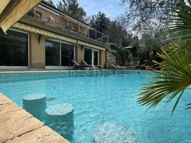 Maison, Roquefort les Pins