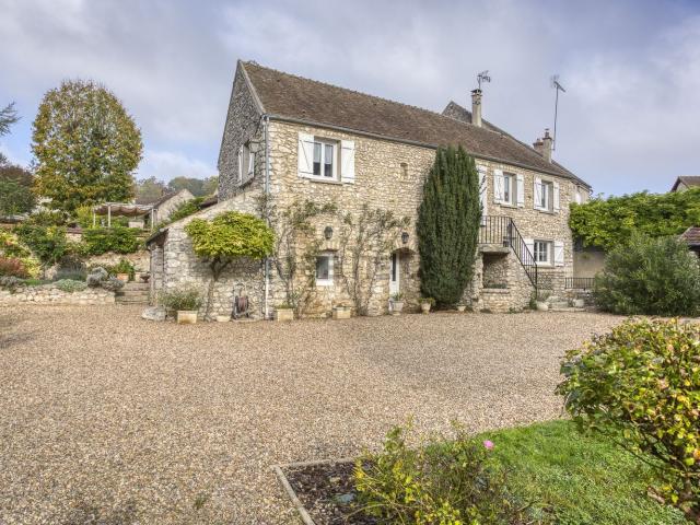 Maison, Rosay