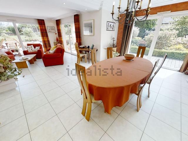 Maison, Rosel