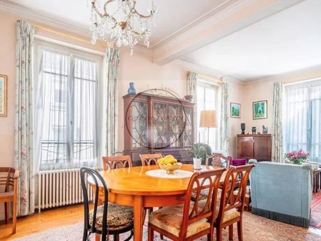 Maison RDC 242 m2
