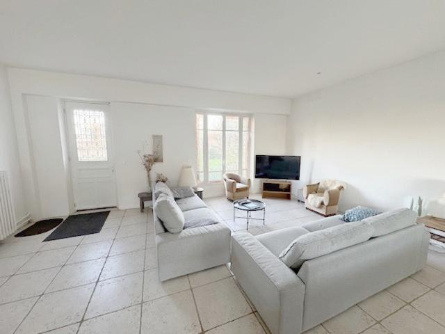 Maison RDC 205 m2 8 pièces
