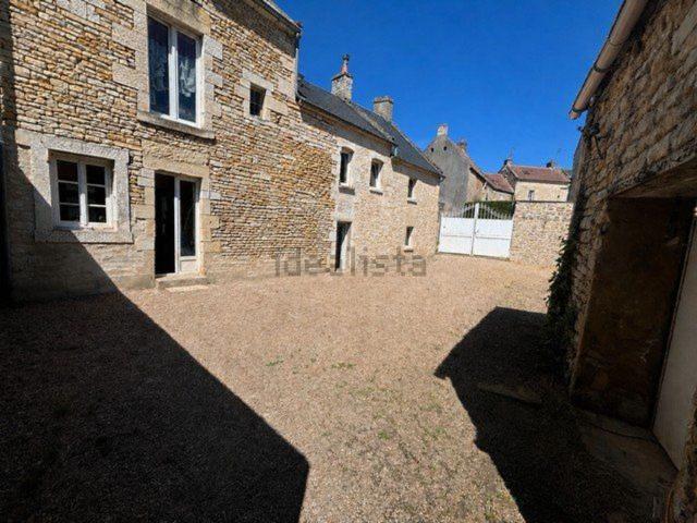 Maison, Reviers
