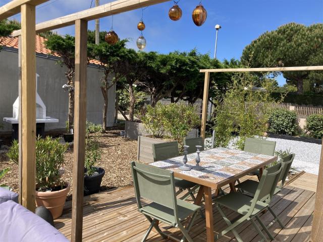 Maison récemment rénovée avec un beau jardin prêt à emménage. 93m² Notre Dame de Monts
