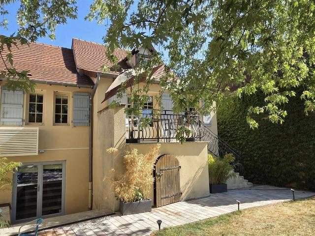 Maison récemment restaurée dans un des plus beaux villages d. 167m² Cluny