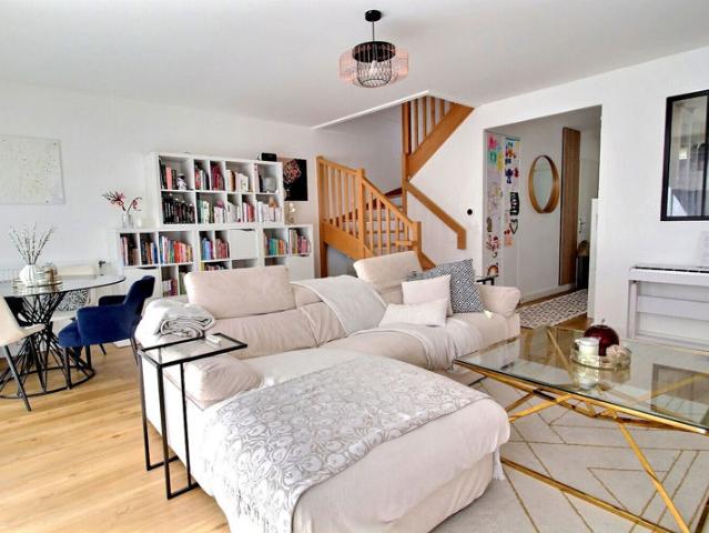 Maison récente 4 pièces 91 m² dans le centre de Maurepas