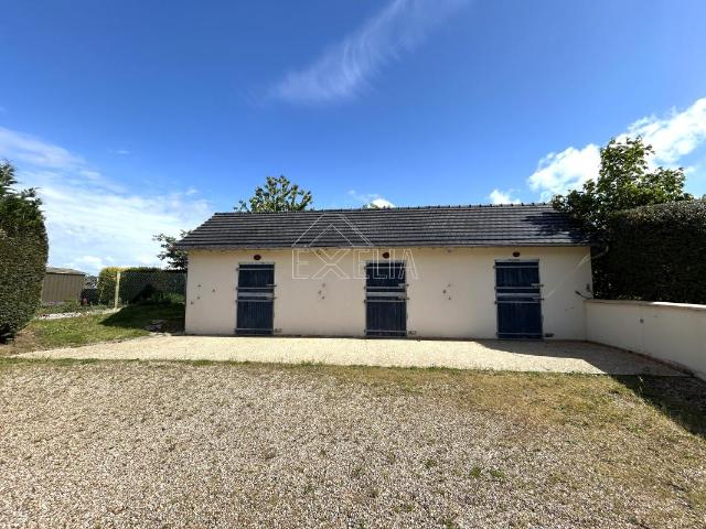 Maison récente 7 pièces 150 m² avec double garage, dépendance, box à chevaux et grand jardin de 1685 m² à Villegats