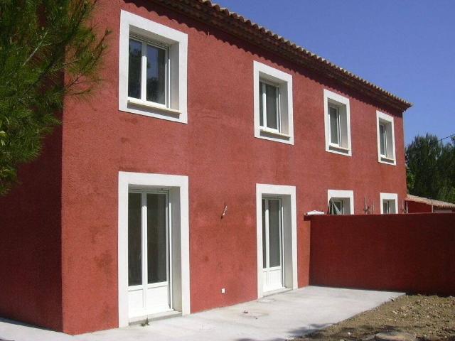 Maison récente 100 m², 4 chambres, en village à 4 km de Gignac