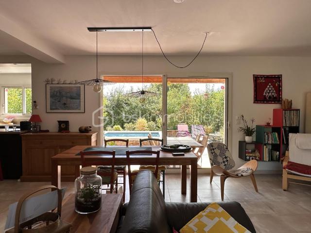 Maison récente – 3 chambres + bureau, terrain de 500 m² avec piscine