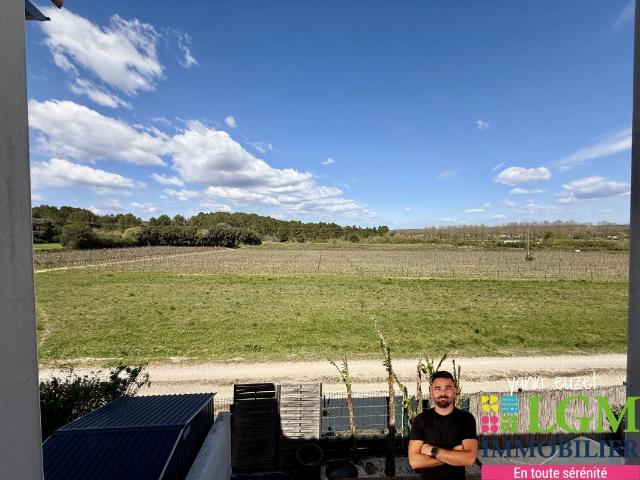 Maison récente à la campagne avec piscine et vue dégagée
