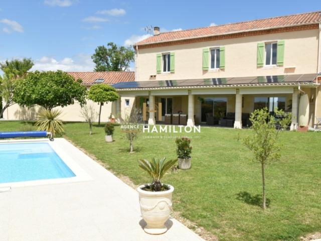 BELLE DEMEURE AU CHARME DE L'ANCIEN, JARDIN CLOS AVEC VUE SUR LA CAMPAGNE