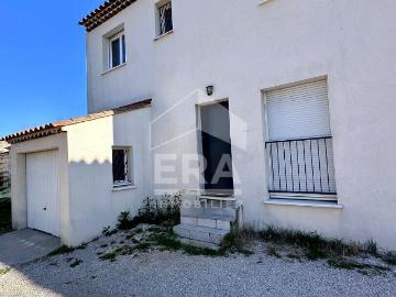 Maison récente avec garage et jardin
